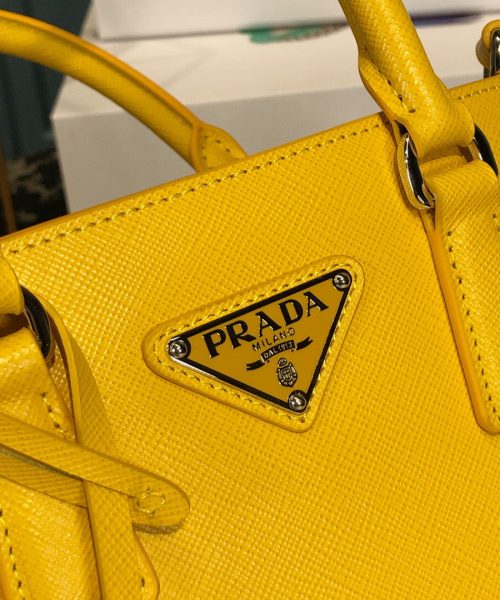 Saffiano Lux Galleria In Yellow For Women 9in/ 23cm