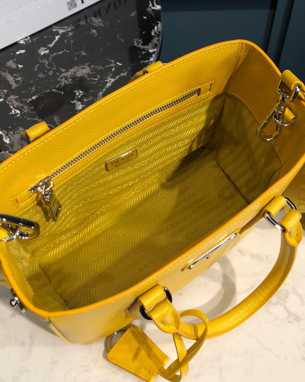 Saffiano Lux Galleria In Yellow For Women 9in/ 23cm