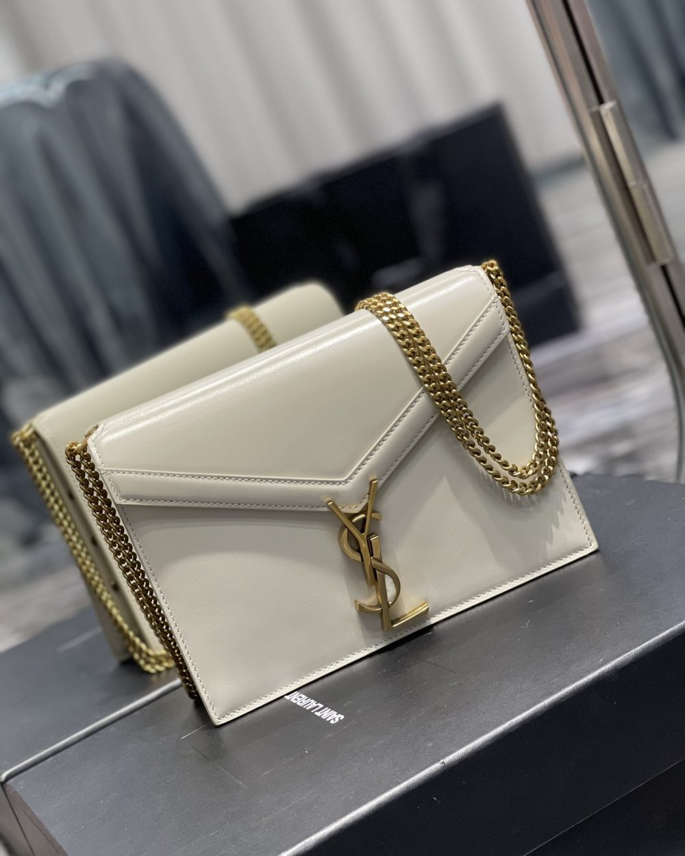[REP 1:1] Saint Laurent Cassandra Medium Chain Bag White In Grain De Poudre Embossed For Women 8.6in/22cm YSL 532750BOW0W9207