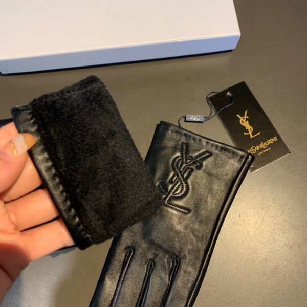 Saint Laurent Gloves In Black