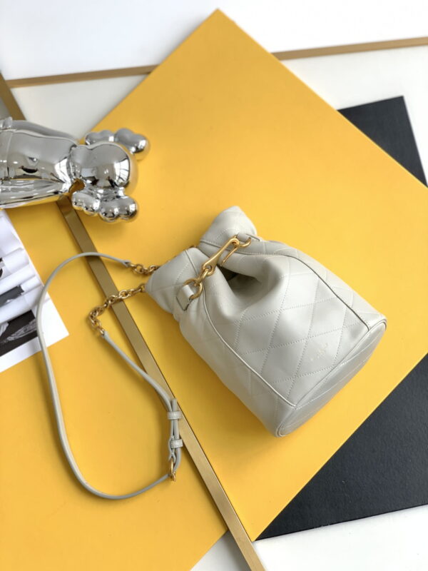 [REP 1:1] Saint Laurent Le Maillon Hook Bucket Bag White For Women, Women's Bags 10.6in/27cm YSL  686310AAAJK9207