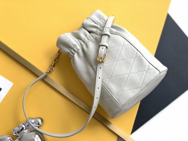 [REP 1:1] Saint Laurent Le Maillon Hook Bucket Bag White For Women, Women's Bags 10.6in/27cm YSL  686310AAAJK9207