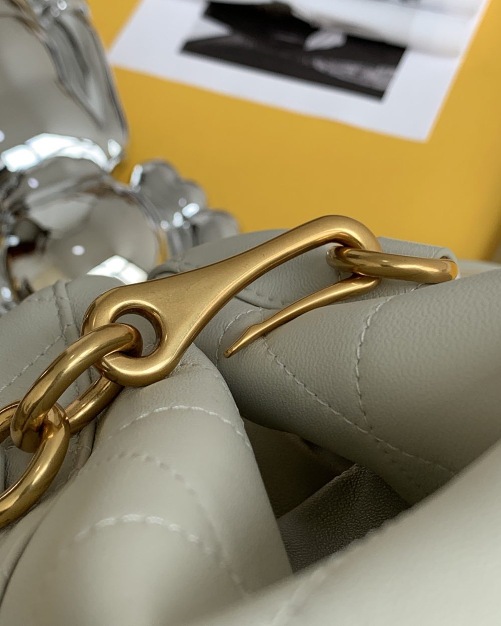 [REP 1:1] Saint Laurent Le Maillon Hook Bucket Bag White For Women, Women's Bags 10.6in/27cm YSL  686310AAAJK9207