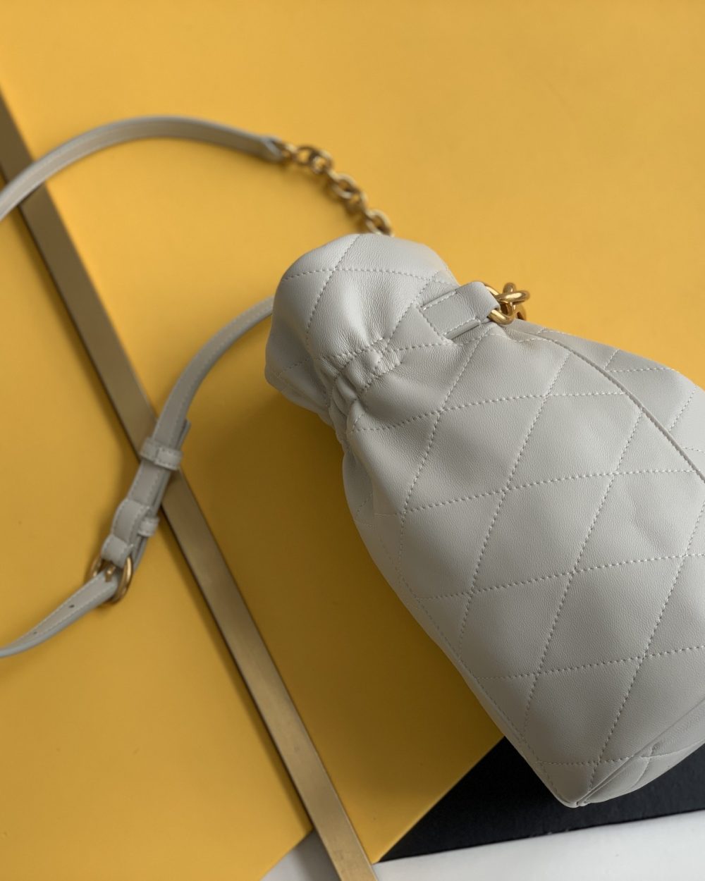 [REP 1:1] Saint Laurent Le Maillon Hook Bucket Bag White For Women, Women's Bags 10.6in/27cm YSL  686310AAAJK9207