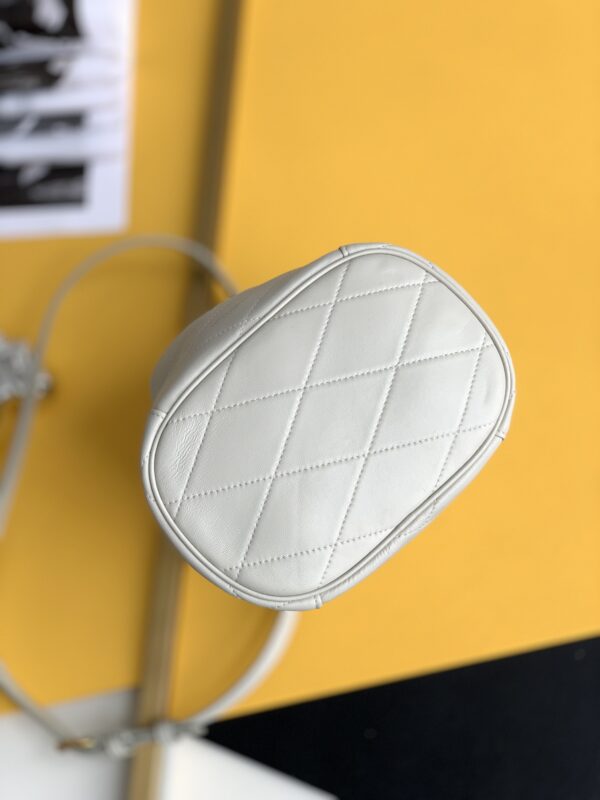 [REP 1:1] Saint Laurent Le Maillon Hook Bucket Bag White For Women, Women's Bags 10.6in/27cm YSL  686310AAAJK9207