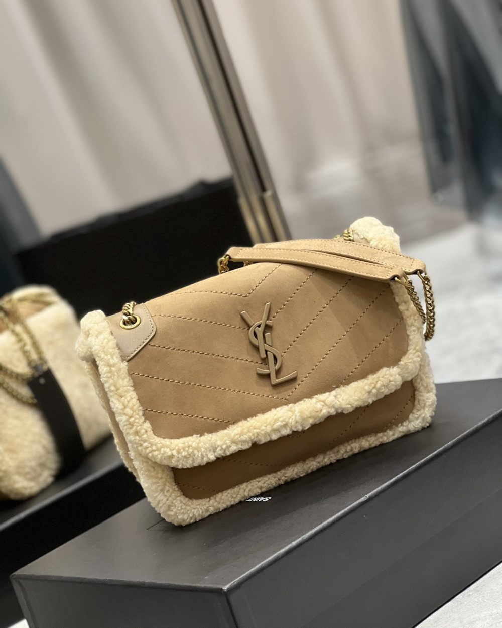 [REP 1:1] Saint Laurent Taupe Shearling Medium Niki Bag Brown For Women, Women's Bags 8.66in/22cm YSL‎