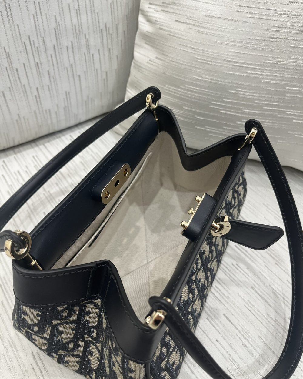 1:1 Replica Small Dior Key Bag Black For Women 8.5in/22cm M1844OTZQ_M928