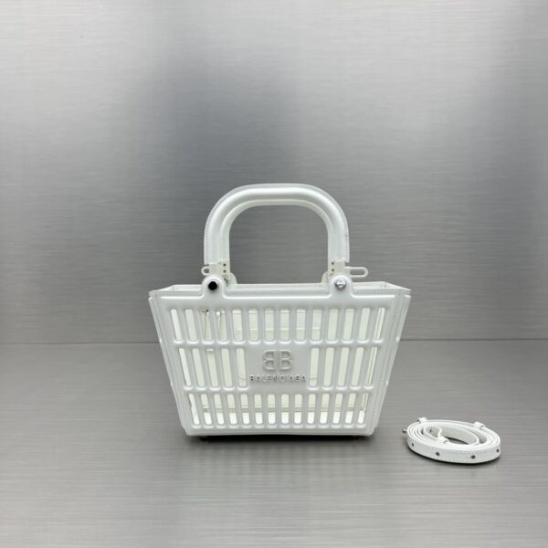 Small Mag Basket Handbag White/Black For Women 11in/28cm
