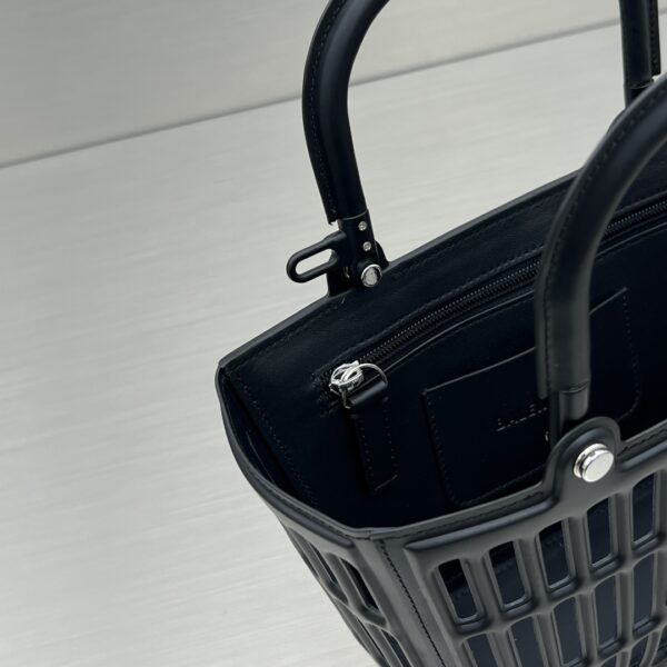 Small Mag Basket Handbag White/Black For Women 11in/28cm