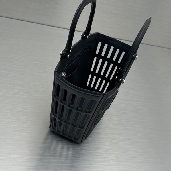 Small Mag Basket Handbag White/Black For Women 11in/28cm
