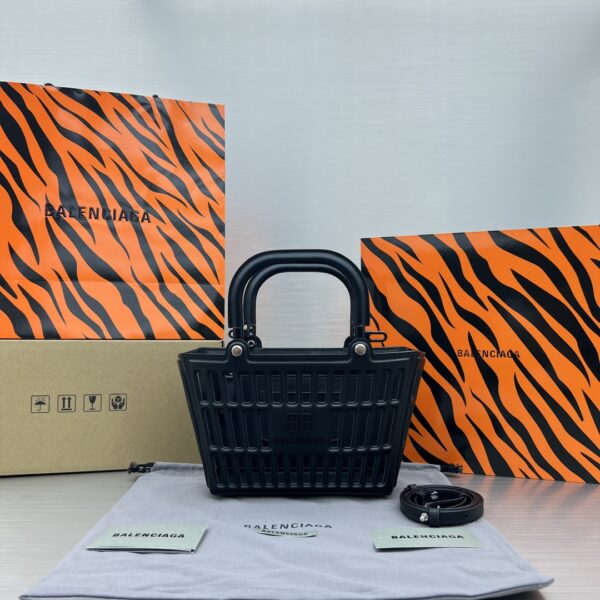 Small Mag Basket Handbag White/Black For Women 11in/28cm