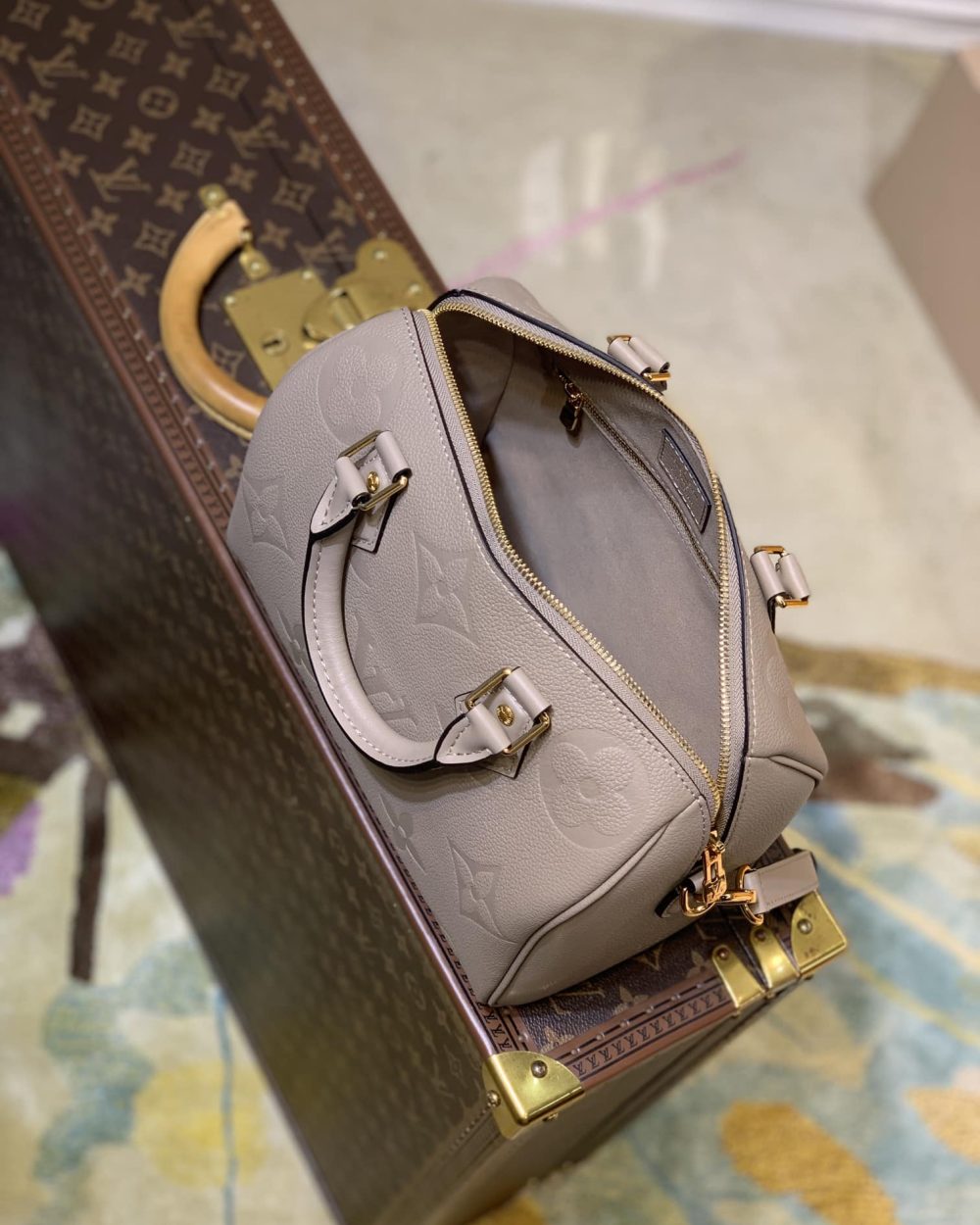 1:1 Replica Louis Vuitton LV Speedy Bandoulière 25 Monogram Empreinte Leather Gray Luxury Bag For Women‎ M59273 - 9.8in/ 25cm