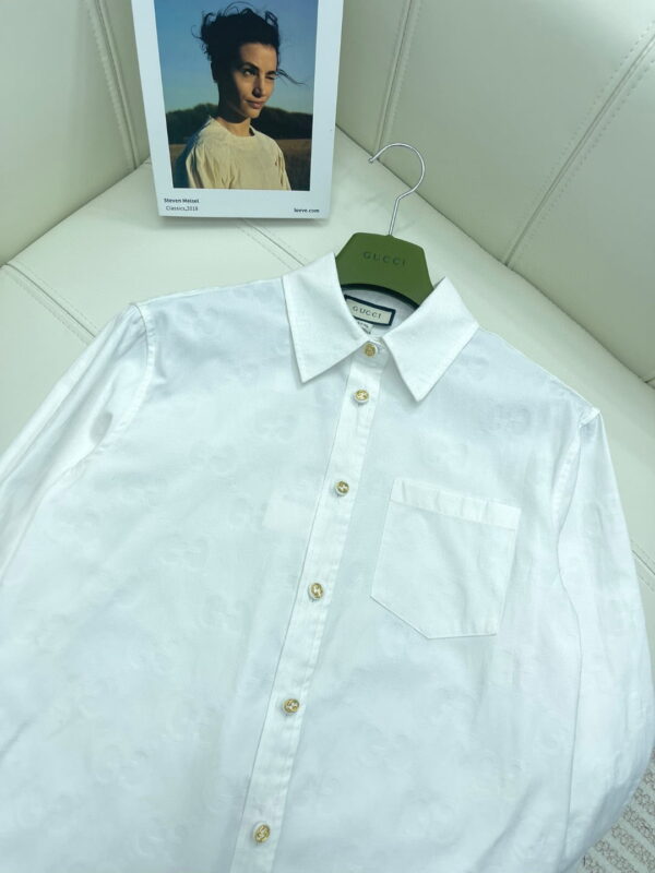 Symmetry Two Letters G Pattern Shirt And Shorts White For Women
