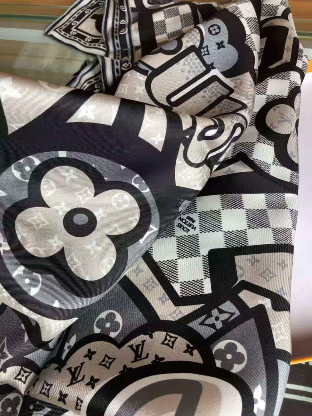 Ultimate 3D Square 90 White And Grey For Women - Image 8