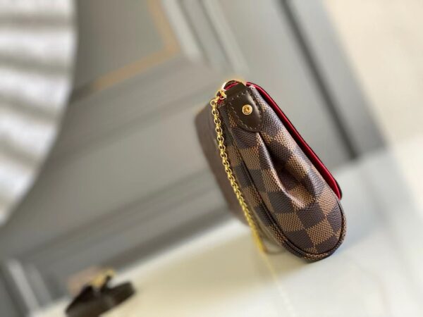 LC348 - Louis Vuitton Women's Fashion Bag