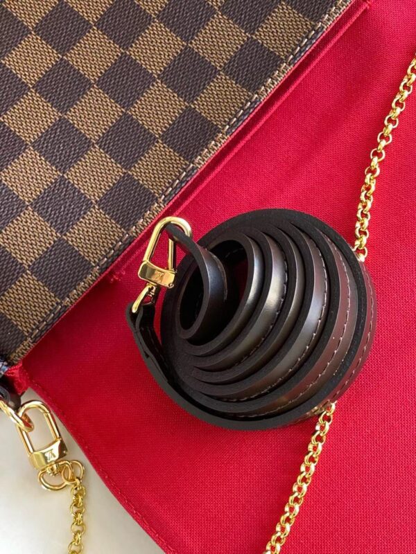 LC348 - Louis Vuitton Women's Fashion Bag