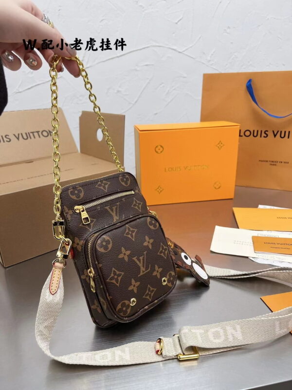 LC351 - Louis Vuitton Women's Fashion Bag
