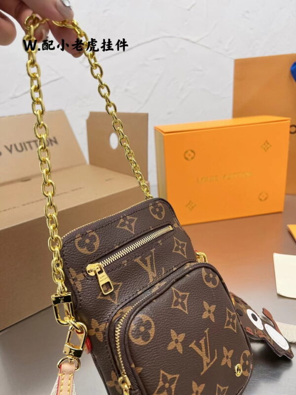LC351 - Louis Vuitton Women's Fashion Bag