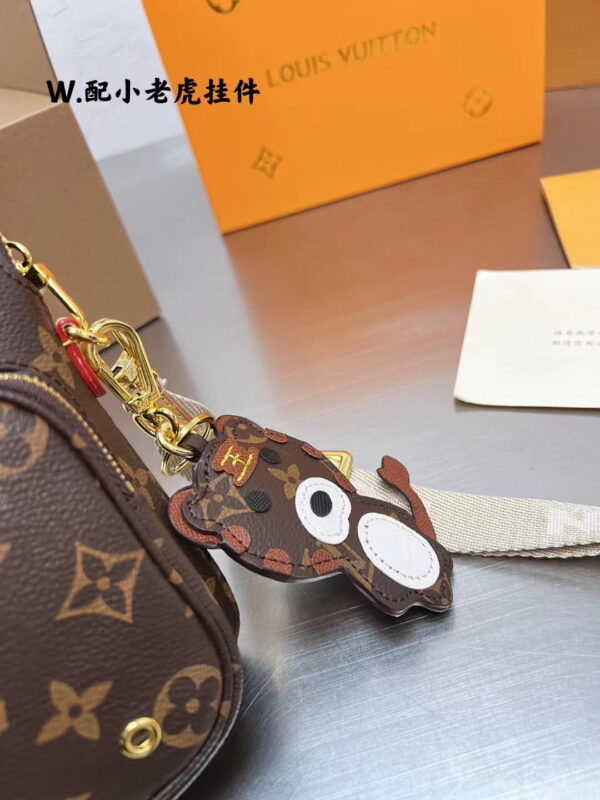 LC351 - Louis Vuitton Women's Fashion Bag