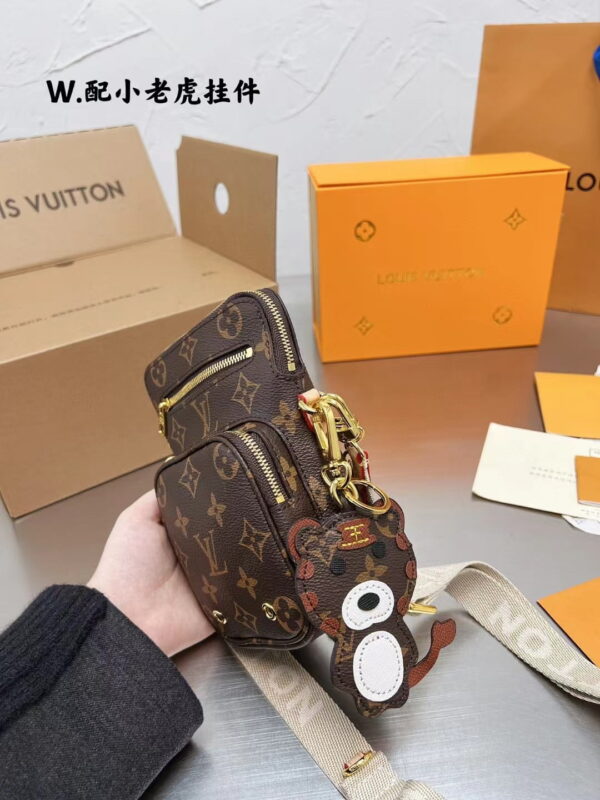 LC351 - Louis Vuitton Women's Fashion Bag