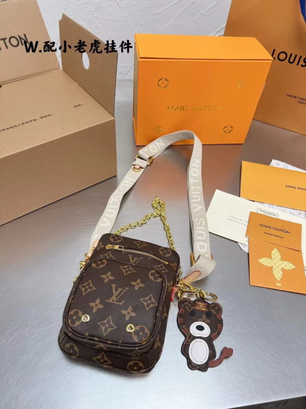 LC351 - Louis Vuitton Women's Fashion Bag