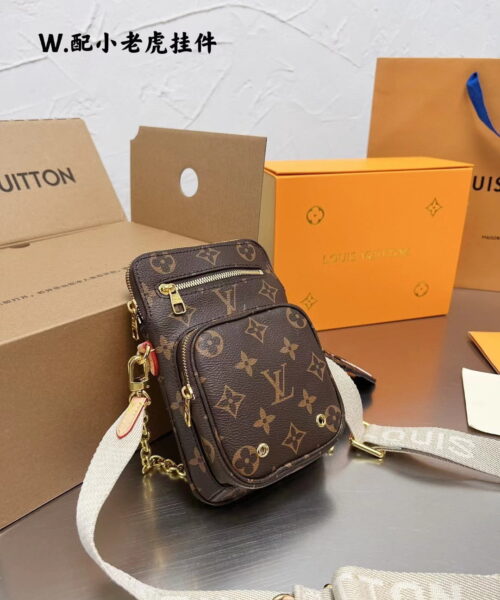 LC351 - Louis Vuitton Women's Fashion Bag