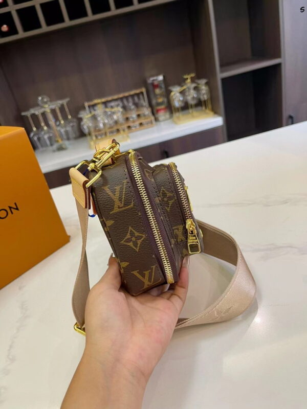 LC350 - Louis Vuitton Women's Fashion Bag