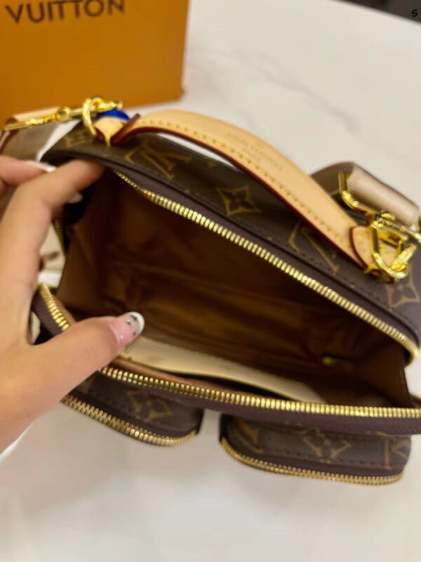 LC350 - Louis Vuitton Women's Fashion Bag