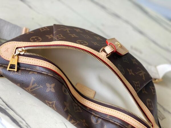 LC349 - Louis Vuitton Women's Fashion Bag