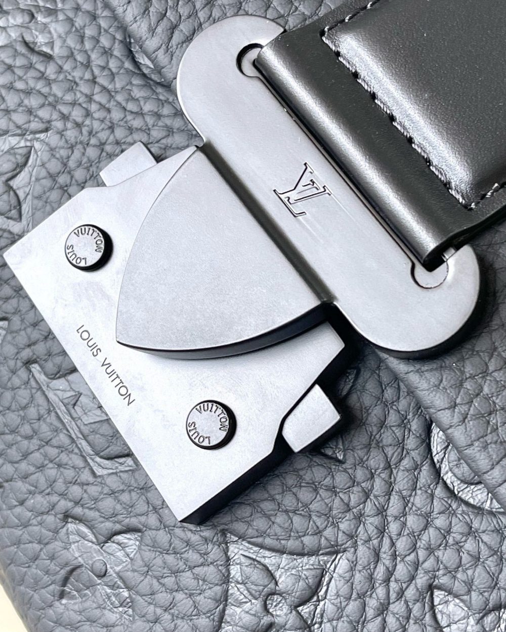 [REP 1:1] Louis Vuitton LV S-Cape Messenger Unique Bag For Women M23741 - 28cm