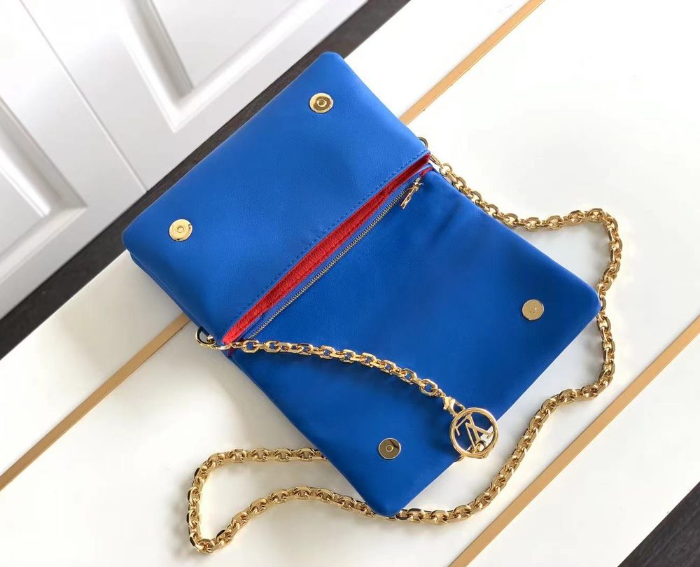 1:1 Replica Louis Vuitton Coussin PM Pochette Shoulder Bag Blue Red M80743 Luxury Bag For Women -  20cm