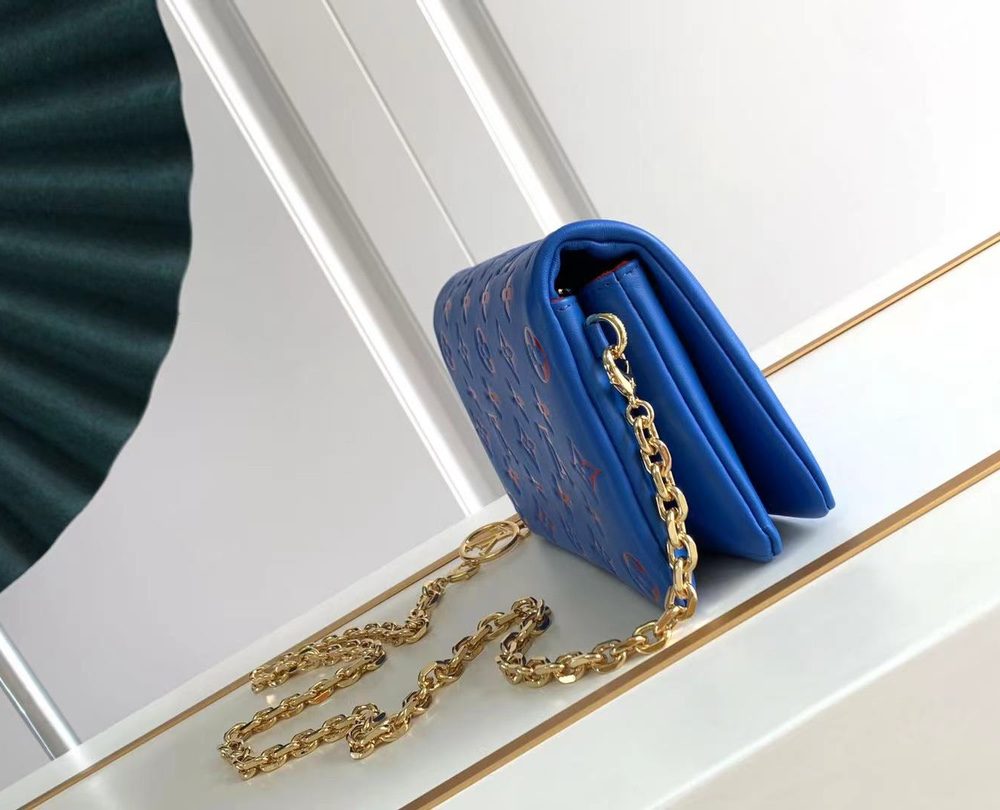 1:1 Replica Louis Vuitton Coussin PM Pochette Shoulder Bag Blue Red M80743 Luxury Bag For Women -  20cm