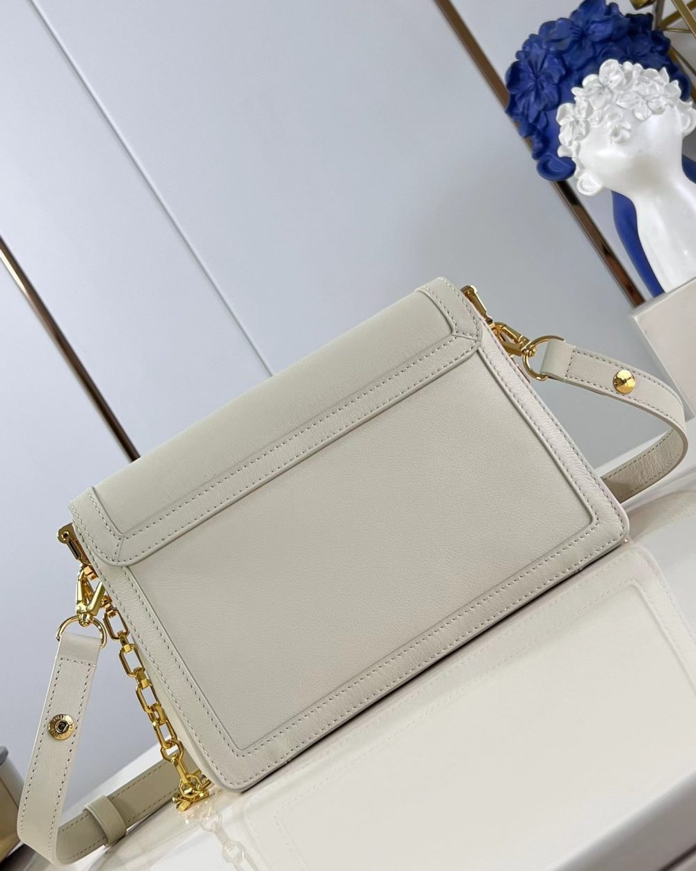 1:1 Replica Louis Vuitton LV Dauphine Soft MM H27 Luxury Bag For Women M25050 - 24cm