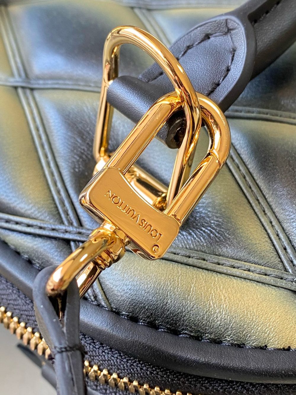 1:1 Replica Louis Vuitton LV Alma BB Malletage Luxury Bag For Women M23666 - 23.5cm - Image 2