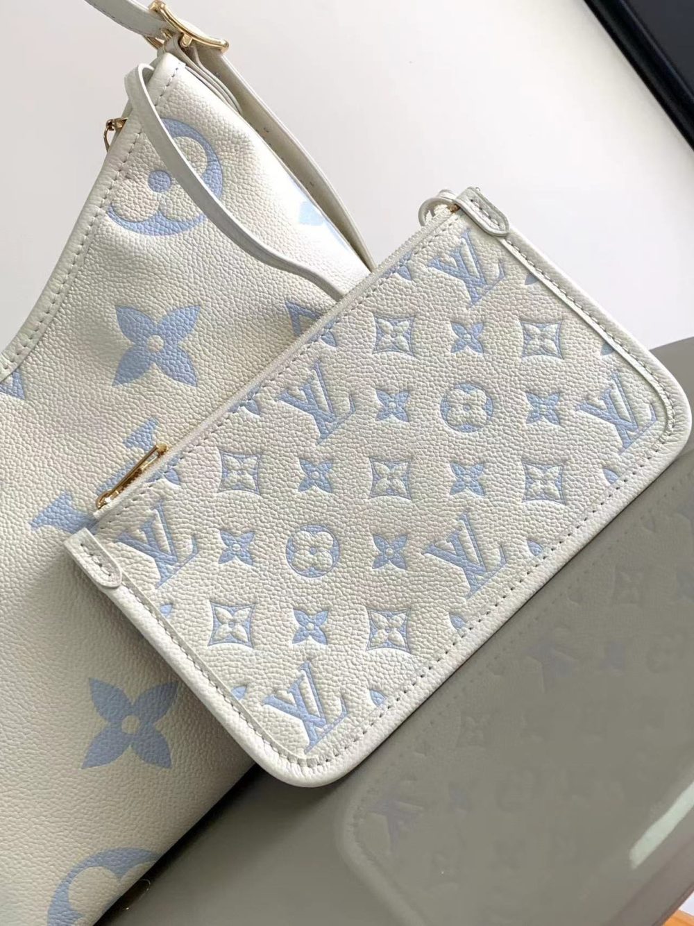 [REP 1:1] Louis Vuitton Carryall PM Monogram empreinte Unique Bag For Women M46288 M46203 B - 29cm - Image 2