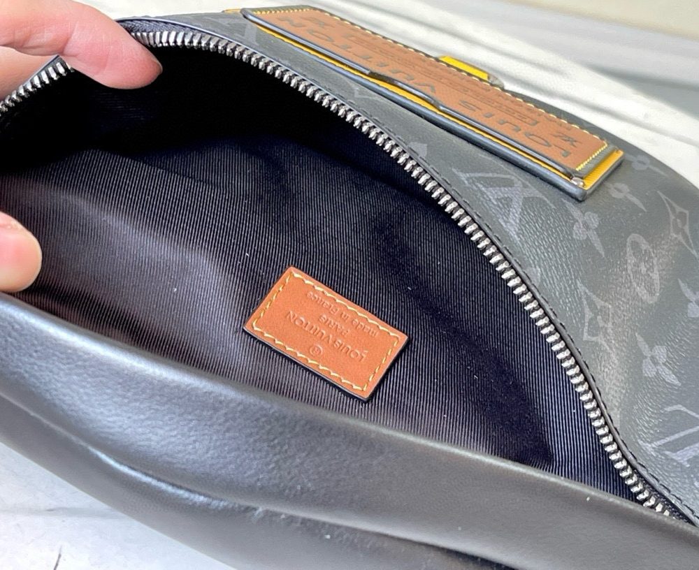 [REP 1:1] Louis Vuitton Discovery Bumbag Unique Bag For Unisex M45220 - 37cm