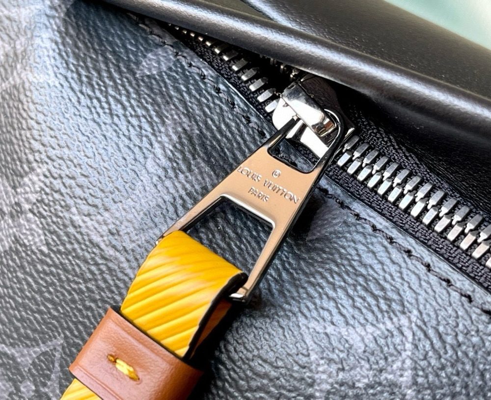 [REP 1:1] Louis Vuitton Discovery Bumbag Unique Bag For Unisex M45220 - 37cm