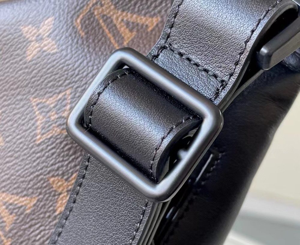 [REP 1:1] Louis Vuitton Discovery Bumbag PM Monogram Eclipse Brown Unique Bag For Unisex M44336 - 47cm