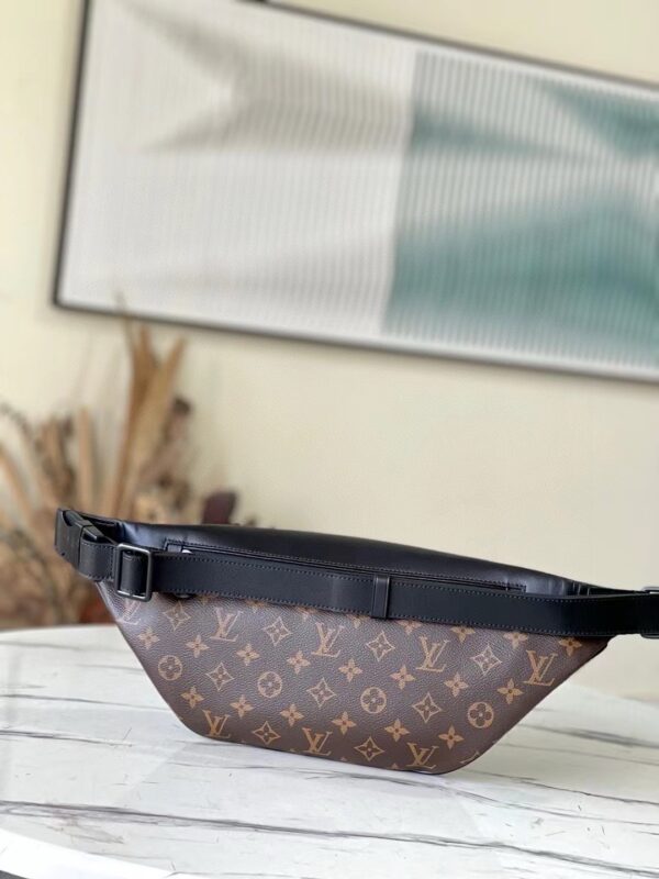 [REP 1:1] Louis Vuitton Discovery Bumbag PM Monogram Eclipse Brown Unique Bag For Unisex M44336 - 47cm