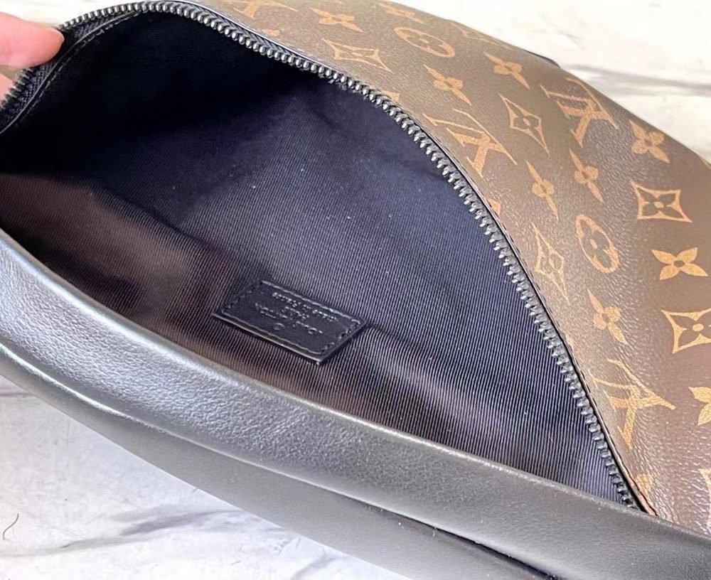 [REP 1:1] Louis Vuitton Discovery Bumbag PM Monogram Eclipse Brown Unique Bag For Unisex M44336 - 47cm