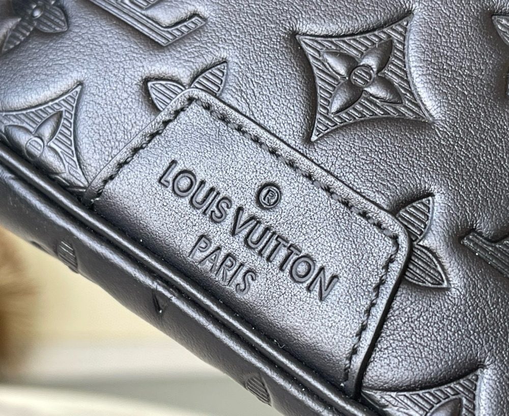 [REP 1:1] Louis Vuitton Discovery Bumbag Monogram Shadow Waist Body Black bag Unique Bag For Unisex M44388 - 47cm