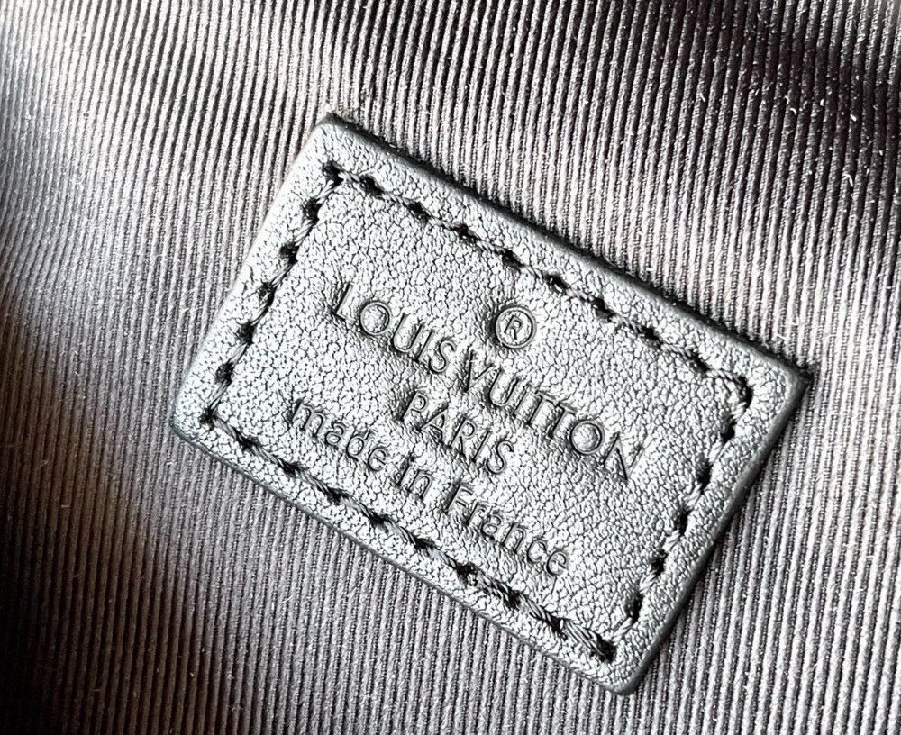 [REP 1:1] Louis Vuitton Discovery Bumbag Monogram Shadow Waist Body Black bag Unique Bag For Unisex M44388 - 47cm