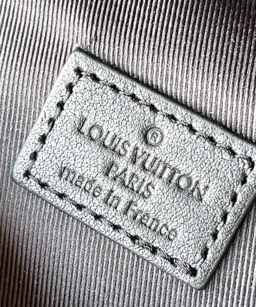 [REP 1:1] Louis Vuitton Discovery Bumbag Monogram Shadow Waist Body Black bag Unique Bag For Unisex M44388 - 47cm