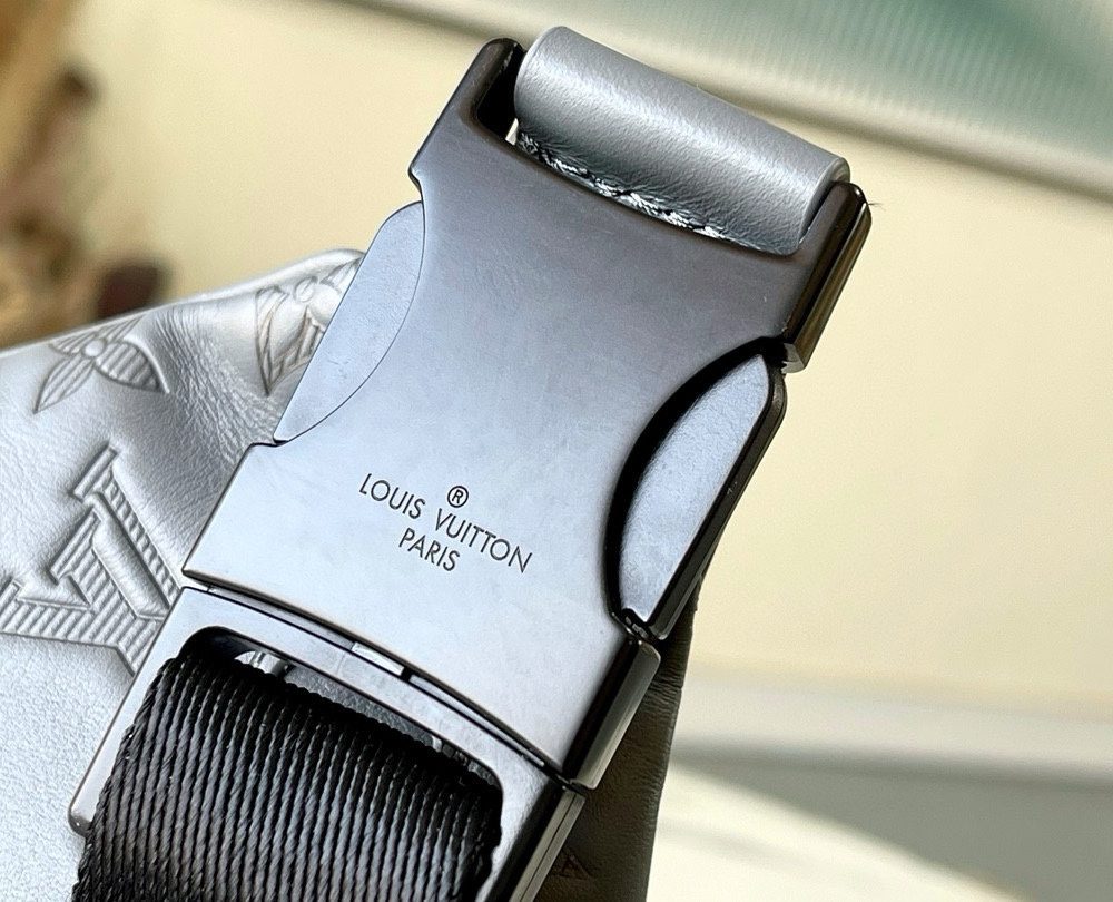 [REP 1:1] Louis Vuitton Discovery Bumbag Monogram Shadow leather nvprod3600073v Unique Bag For Unisex M46108 - 44cm