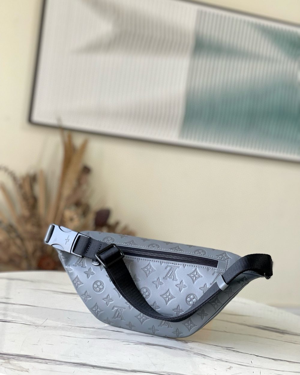 [REP 1:1] Louis Vuitton Discovery Bumbag Monogram Shadow leather nvprod3600073v Unique Bag For Unisex M46108 - 44cm