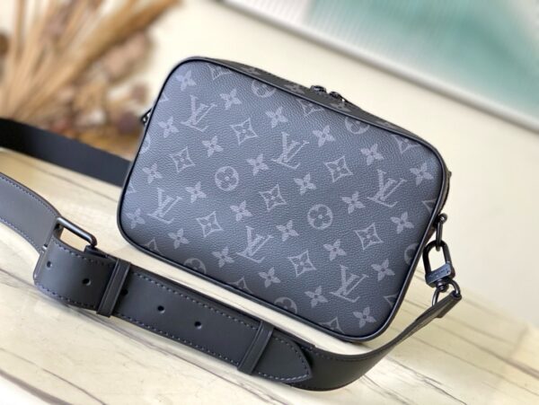 [REP 1:1] Louis Vuitton Steamer Messenger Monogram Eclipse Unique Bag For Women M46795 - 24cm