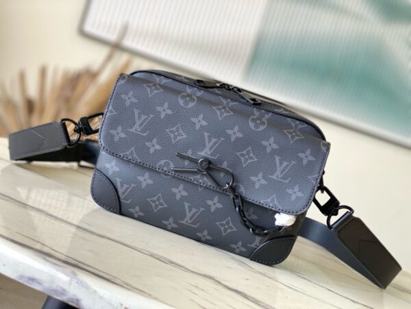 [REP 1:1] Louis Vuitton Steamer Messenger Monogram Eclipse Unique Bag For Women M46795 - 24cm