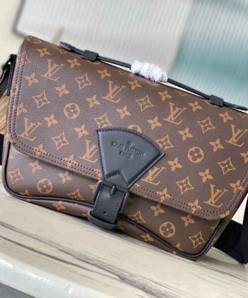 [REP 1:1] Louis Vuitton Monogram Eclipse Montsouris Messenger Shoulder Unique Bag For Women M46685 3 - 34cm