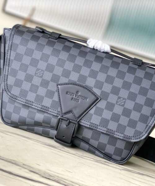 [REP 1:1] Louis Vuitton Monogram Eclipse Montsouris Messenger Shoulder Unique Bag For Women M46685 2 - 34cm