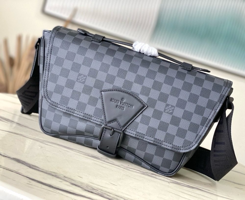 [REP 1:1] Louis Vuitton Monogram Eclipse Montsouris Messenger Shoulder Unique Bag For Women M46685 2 - 34cm